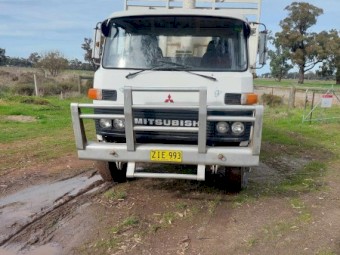 Mitsubishi FM 215 tipper