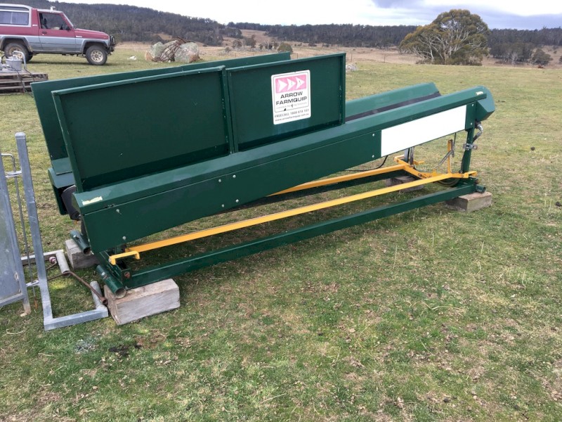 Sheep Handler V race Hydraulic - plus 180 degree curved lead up race