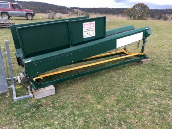 Sheep Handler V race Hydraulic - plus 180 degree curved lead up race