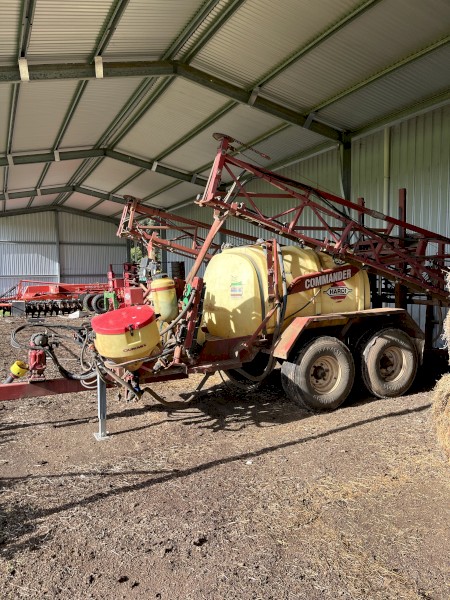 Hardie trailing boomspray 2000 model commander 2700 L 18 m eagle boom