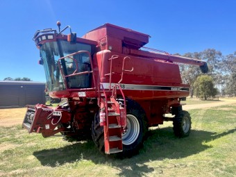 1997 Case IH 2188 Header with Front and Trailer