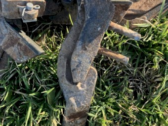 About 30 Agmaster knife points, closer plates/boot mounts and sowing boot assemblies, plus trash deflectors