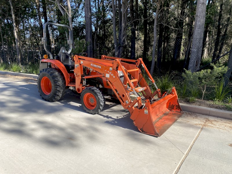 KUBOTA L3800 HST TRANSMISSION LOW HOURS