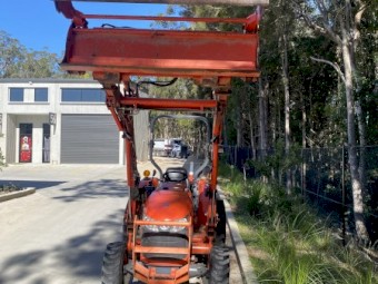 KUBOTA L3800 HST TRANSMISSION LOW HOURS