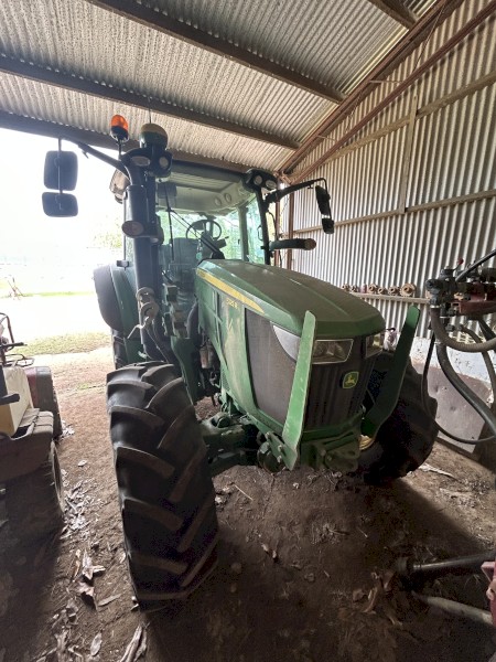 2018 John Deere 5125R Tractor