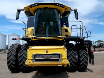 2015 New Holland CR 9.90 and MacDon D65 Front