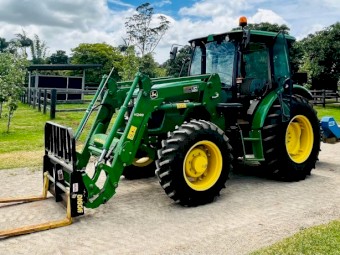 2019 John Deere 5083E CAB tractor T3 with air conditioning.