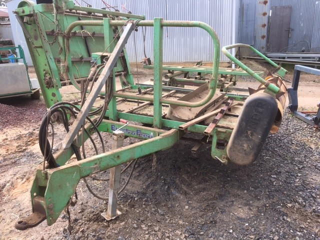     ElectroFeed big squre and round bale feeder 