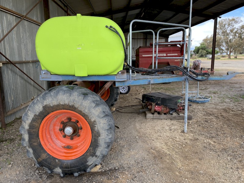 2000lt Trailing tank and rate controller