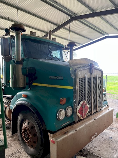 Kenworth T404 SAR Prime Mover