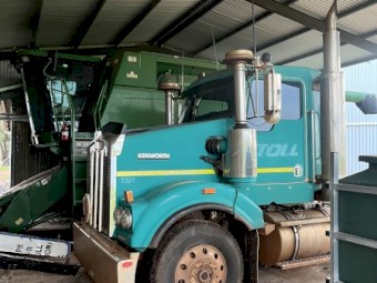 Kenworth T404 SAR Prime Mover