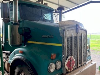 Kenworth T404 SAR Prime Mover