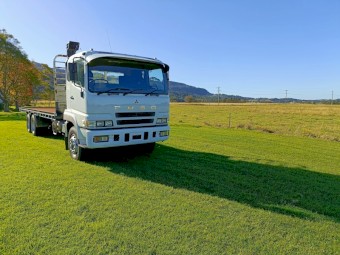 2010 Mitsubishi Fuso FV 500 Tray