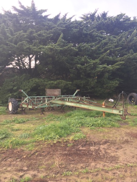 John Shearer 21 tine scarifier with hydraulic break aways