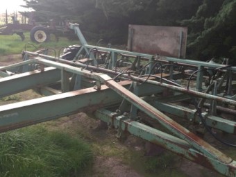 John Shearer 21 tine scarifier with hydraulic break aways