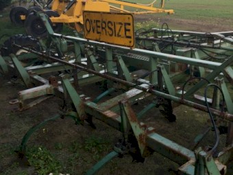 John Shearer 21 tine scarifier with hydraulic break aways