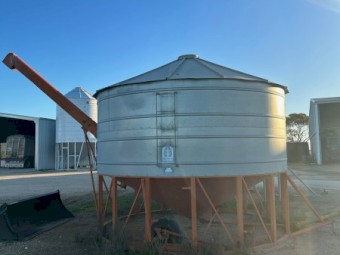 2 x 28 tn Sherwell PTO field bins