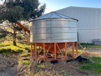 2 x 28 tn Sherwell PTO field bins