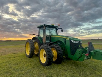 2017 John Deere 8245r tractor 