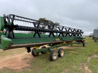 John Deere 936 D Draper Front