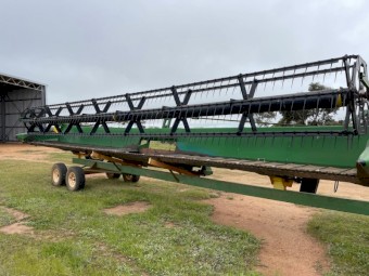 John Deere 936 D Draper Front