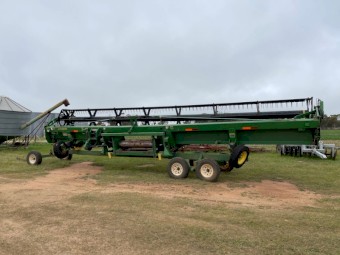 John Deere 936 D Draper Front