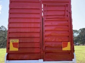 1988 Byrne Livestock Trailer and Crate