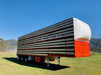 1988 Byrne Livestock Trailer and Crate