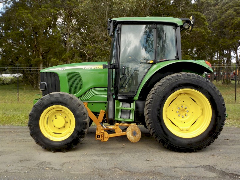 2010 John Deere 6120 4x4 Tractor