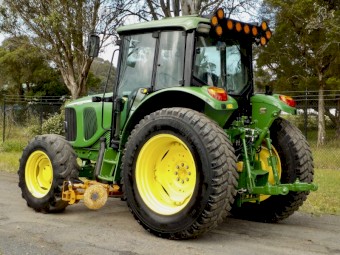 2010 John Deere 6120 4x4 Tractor