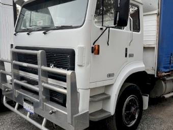 International Acco T2700 with Tautliner