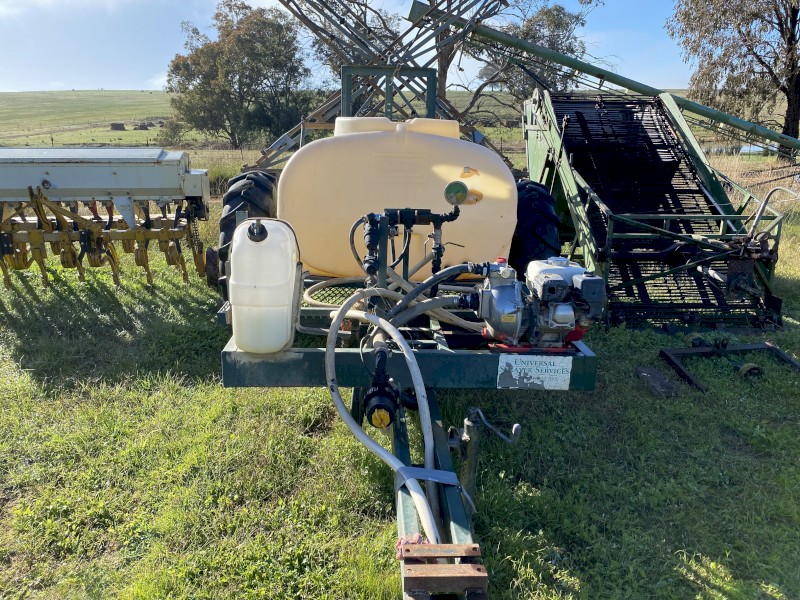 2000L Universal Tow Behind Boomspray Fire Tank