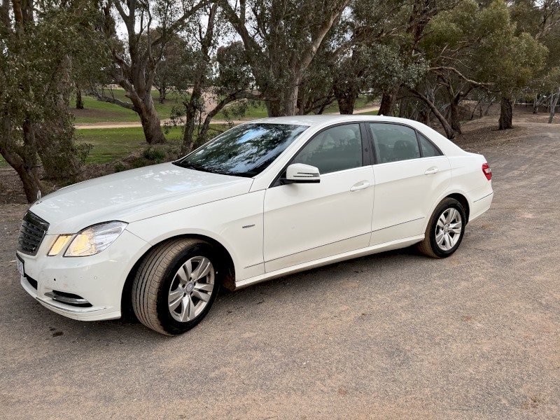 2011 WHITE MERCEDES BENZ SEDAN