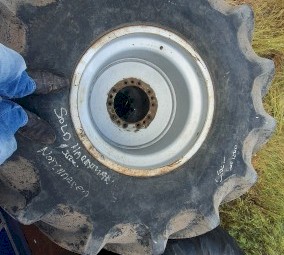 Case IH 2388 Header with 36' MacDon 1042 Front