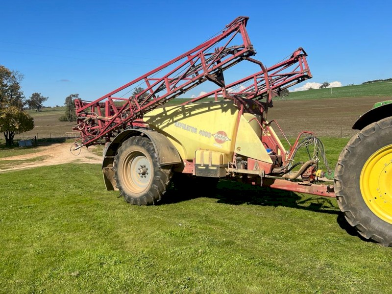 2009 HARDI Navigator 4000 Boomspray