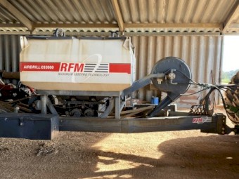 2005 26ft RFM Colt 3000 Air seeder