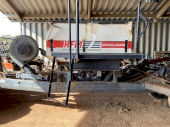 2005 26ft RFM Colt 3000 Air seeder