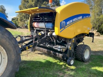 2014 New Holland Roll-Belt 150 Round Baler