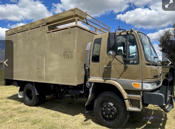 2000 Hino FT1J 4x4 Service Truck