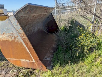 Hyundai 5.4 cubic mt Loader Bucket