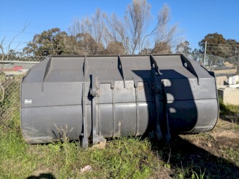 Hyundai 5.4 cubic mt Loader Bucket
