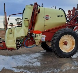 Hardi Navigator 5030 boom sprayer
