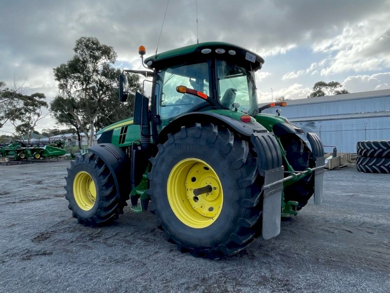 2018 John Deere 7230R Tractor