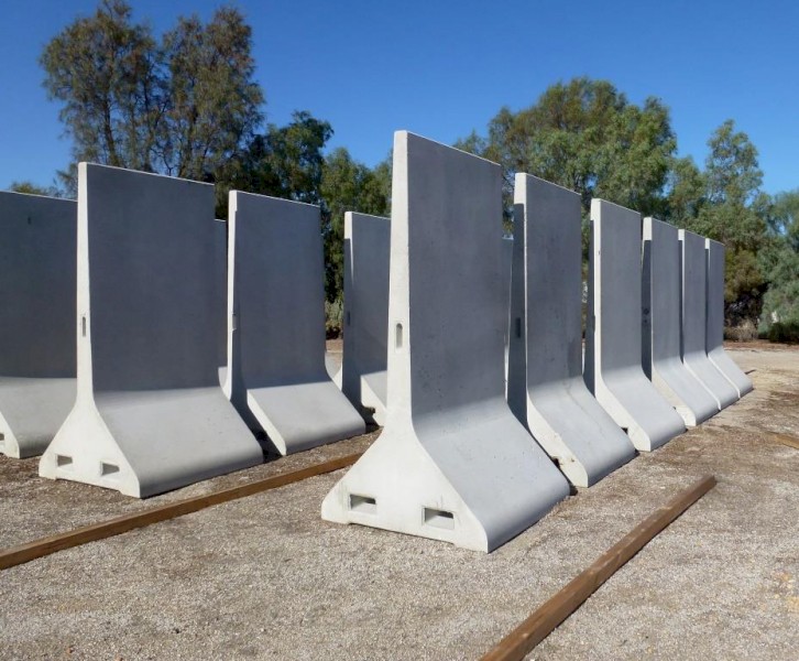 PORTABLE 2.4m HIGH AG-CRETE DIVIDER RETAINING WALLS