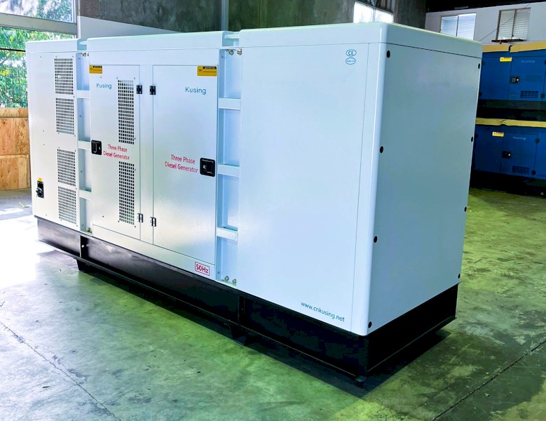 200KVA Cummins Silenced Diesel Generator 3 Phase 415V 