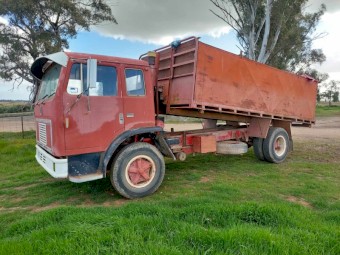 International 1910 Acco Tipper