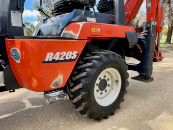 Kubota R420S Wheel Loader / Backhoe