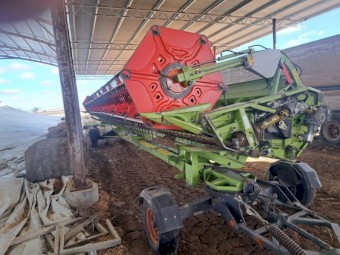 2010 Claas 750 Lexion Terratrack Header and Front