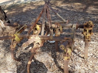 3 point linkage chisel plough