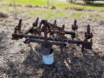 3 point linkage chisel plough